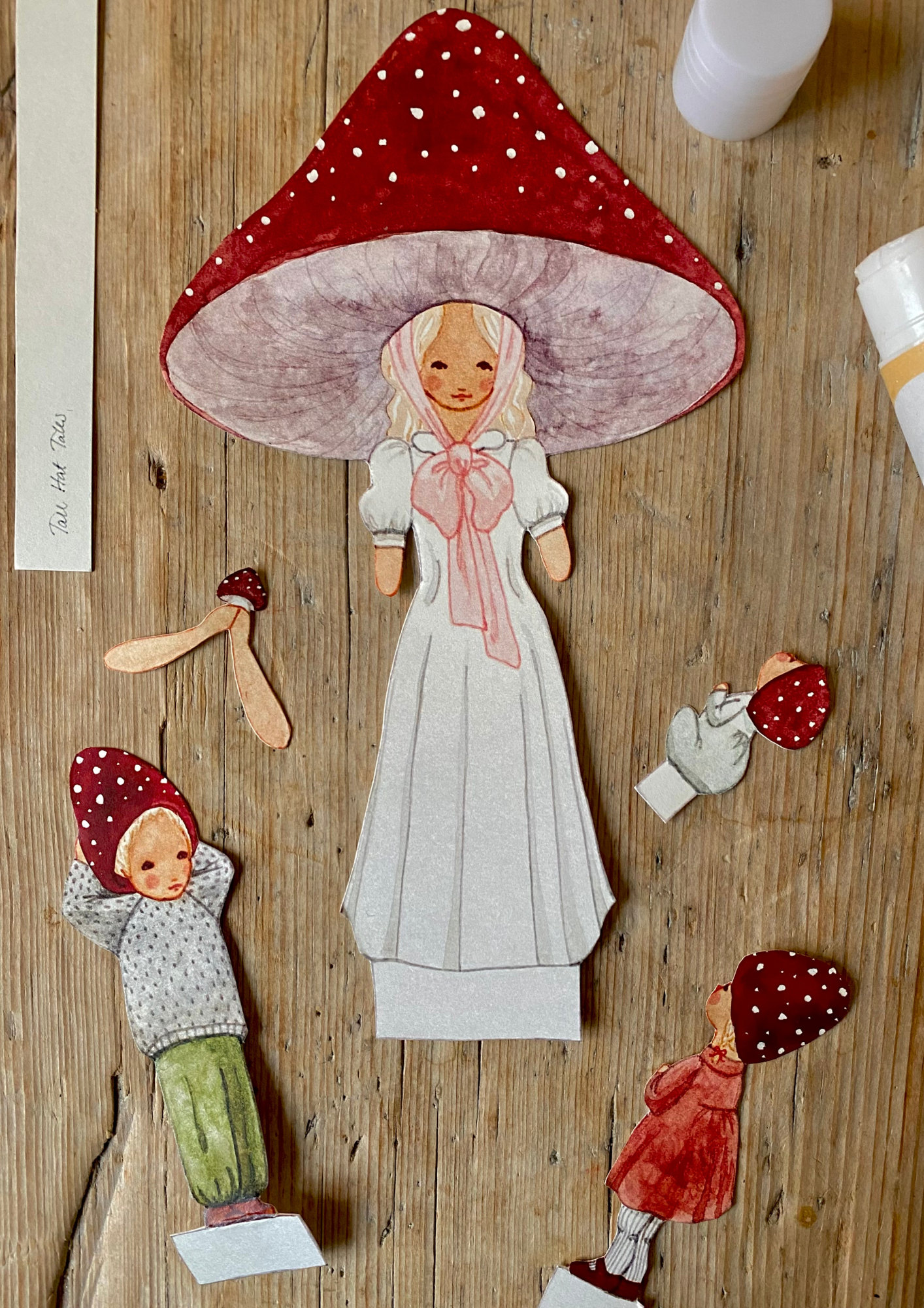 Pilzmutter mit Kindern zum Ausschneiden
