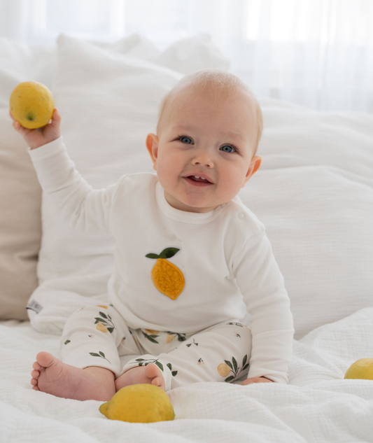 Langarmshirt in weiß mit niedlichem Zitronen Patch